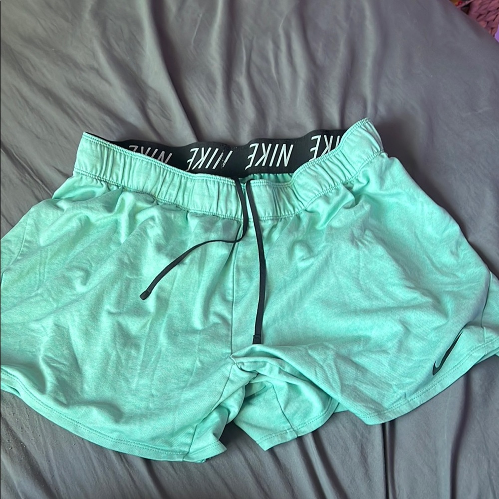 Nike Green Athletic Shorts Lightweight Moisture-Wicking